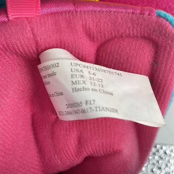 HOST PICK-   Super Girl Toddler Slippers Blue/Pink Size 5/6 - Picture 8 of 11